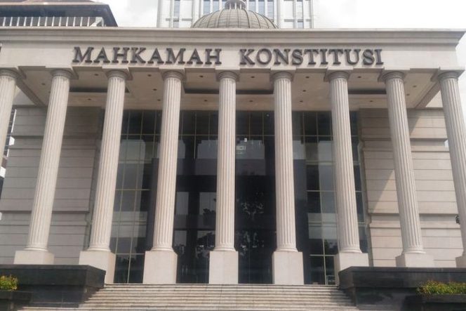 
 MK Lantik Tiga Anggota MKMK Permanen