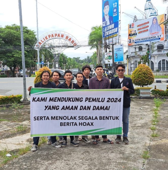 
 Ajak Dukung Pemilu Damai 2024, Mahasiswa Balikpapan Bagikan Selebaran