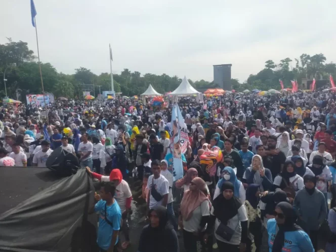 
 Jalan Sehat Relawan Prabowo – Gibran, Dipadati Ribuan Massa di Balikpapan