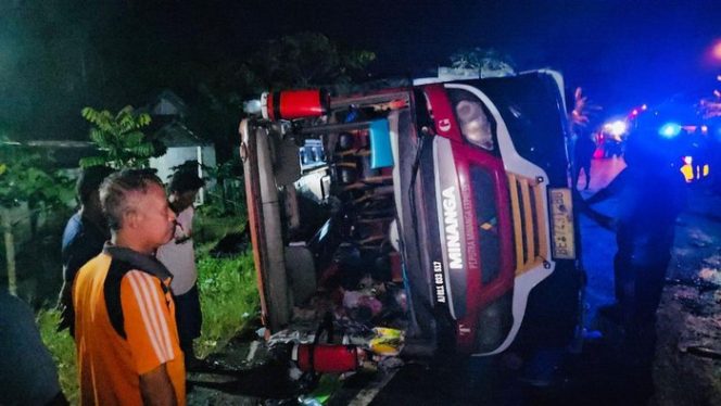 
 2 Orang Tewas dan Puluhan Luka, Saat Kecelakaan Bus Study Tour SDN Tabrak Truk di Sumsel