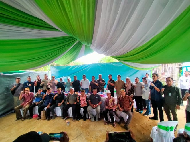 
 Pj. Gubernur Kaltim dan Deputi OIKN Tinjau Lapangan, Pastikan Tak Ada Warga Dirugikan oleh Proyek Jalan Tol IKN