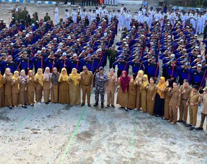 
 Wakil Bupati Kasmidi Bulang Pimpin Pelepasan 415 Calon Taruna-Taruni SMKN 2 Sangatta Utara