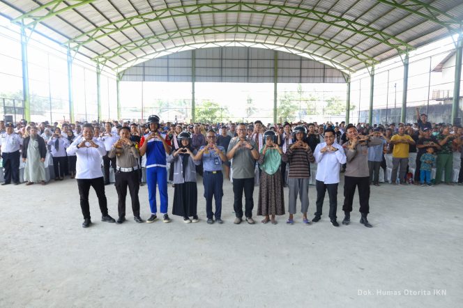 
 Otorita IKN Gelar Sosialisasi Keselamatan Berkendara dan Bagikan Helm Gratis di Sepaku
