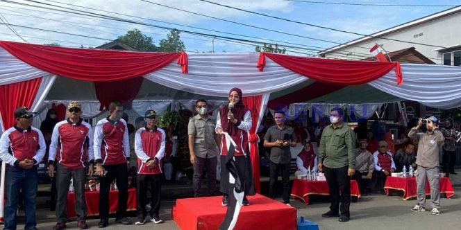 
 Bupati Berau Sri Juniarsih Mas, secara resmi membuka Karnaval dan Pawai Budaya yang digelar dalam rangka memperingati Hari Ulang Tahun ke-79 Proklamasi Kemerdekaan Republik Indonesia di Kecamatan Teluk Bayur