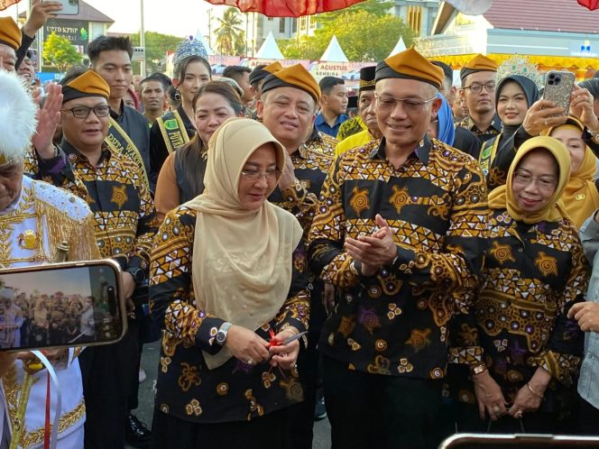 
 Bupati Berau, Sri Juniarsih Mas, secara resmi membuka Berau Expo 2024 di Lapangan Pemuda, Kecamatan Tanjung Redeb