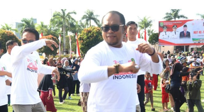 
 Kasmidi Bulang Pimpin Pesta Rakyat di Bukit Pelangi untuk Rayakan HUT RI