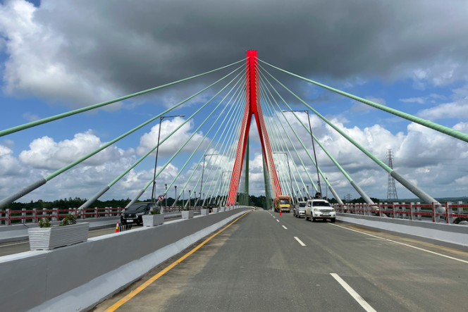 
 Jalan Tol Seksi 5A Simpang Tempadung-Jembatan Pulau Balang sepanjang 6,67 kilometer.