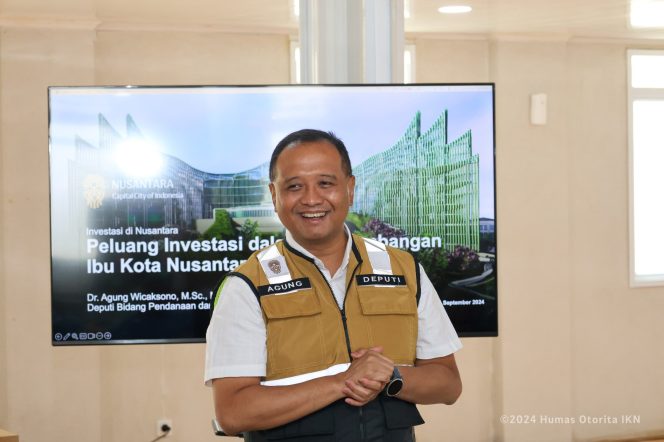
 Deputi Bidang Pendanaan dan Investasi Otorita IKN Agung Wicaksono di Aula Hunian Pekerja Konstruksi IKN