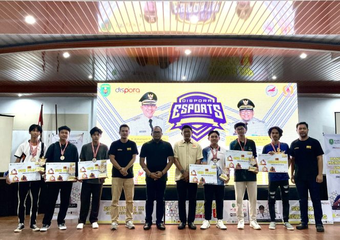 
 Dukungan Penuh Kasmidi Bulang untuk Perkembangan Esport di Kutai Timur