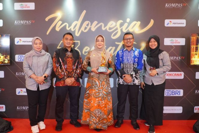 
 Sri Juniarsih Terima Penghargaan atas Dukungan Pemkab Berau terhadap UMKM dan Sumber Daya Lokal