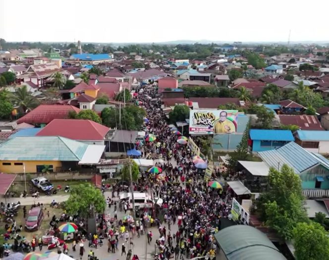 
 Kasmidi dan Lulu Kinsu Adakan Jalan Sehat di Sangatta Selatan