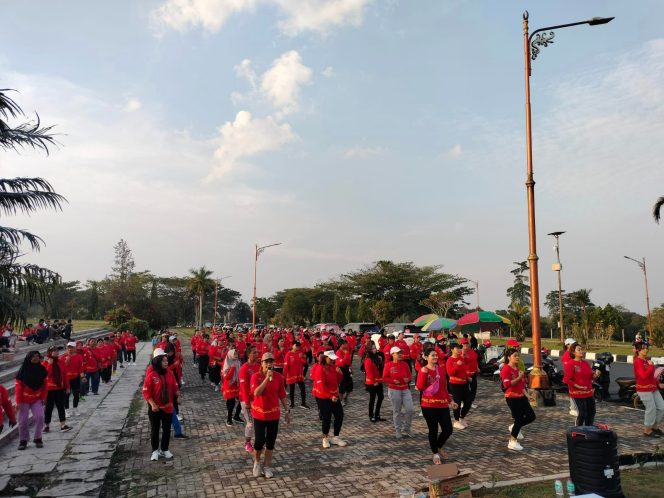 
 Relawan Frederick Edwin dan Nanang Adriani Meriahkan Kutai Barat dengan Kegiatan Senam Sehat