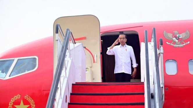 
 Jokowi Saat Tiba Di Bandara IKN Nusantara
