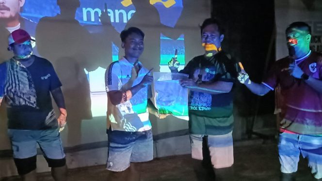 
 Frederick Edwin dan Nanang Adriani Gelar Nobar Indonesia vs Bahrain Bersama Pendukung