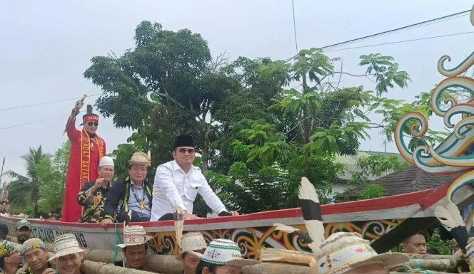 
 Rudy Mas'ud Terima Gelar Kehormatan dari Tokoh Adat Dayak Kampung Pampang
