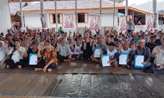 
 Owena Mayang Shari dan Stanislaus Liah Janjikan Dana Desa Hingga Rp8 Miliar per Kampung di Mahulu