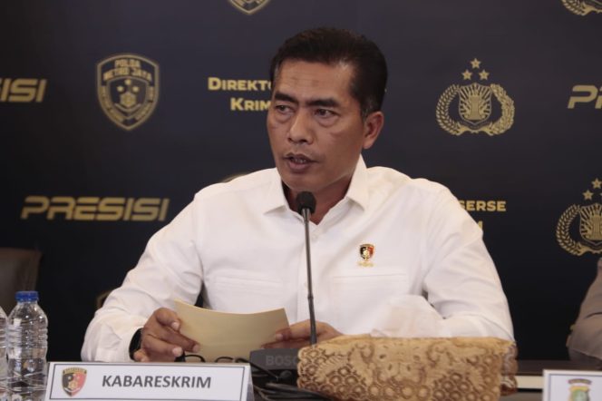
 Kepala Bareskrim Polri Komjen Pol Wahyu Widada berbicara dalam konferensi pers di Gedung Bareskrim Polri
