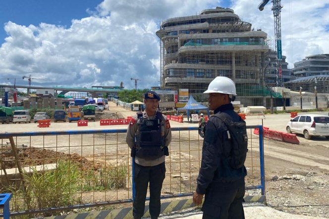 
 Personel Brimob Batalyon C Pelopor Sat Brimob Polda Kaltim berpatroli di Ibu Kota Nusantara (IKN)