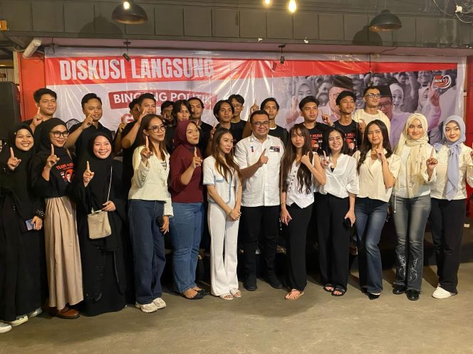 
 Calon Bupati Kukar, Aulia Rahman Basri usai Bincang-Bincang Politik Gagasan Aulia-Rendi untuk Kukar di Café Terrace Tenggarong pada Minggu, 13 April 2025 malam. (Istimewa)