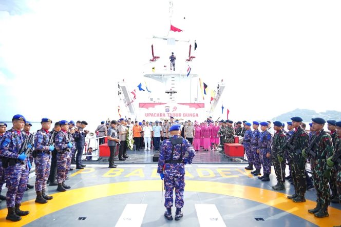 
 Semarak Hari Bhayangkara ke-79, Polda Kaltim Gelar Tabur Bunga di Tengah Laut