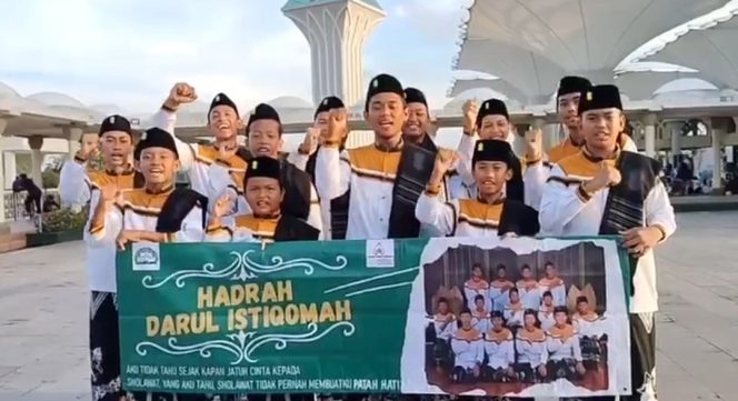 
 Hadrah Darul Istiqomah Balikpapan Ucapkan Selamat HUT ke-79 Bhayangkara
