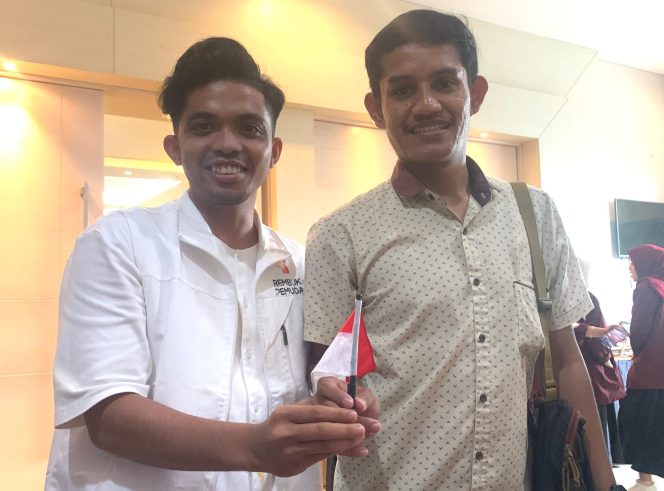
 500 Bendera Merah Putih Dibagikan pada FGD Rembuk Pemuda Kaltim