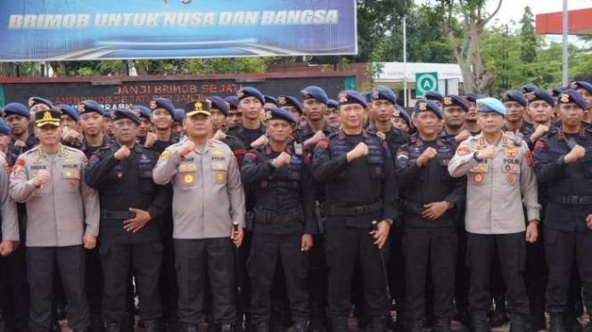 
 Kapolda dan Dansat Brimob Turun Langsung Awasi Aksi di Samarinda