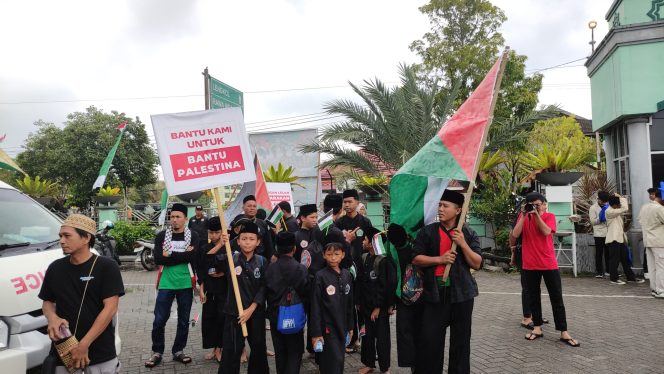 
 Ratusan Warga Bontang Gelar Long March Bela Palestina, Kumpulkan Donasi Puluhan Juta Rupiah