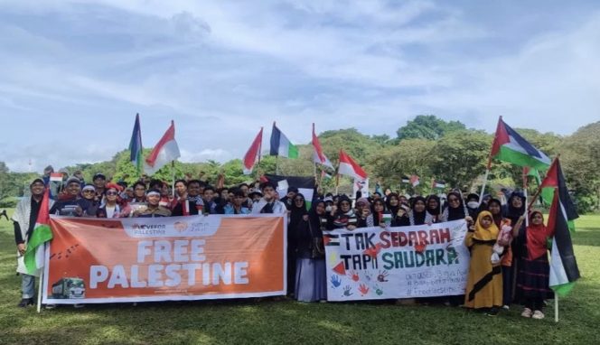 
 Balikpapan Peduli Palestina, Puluhan Warga Gelar Aksi Damai di Lapangan Merdeka