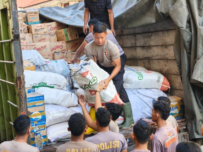 
 Aksi Humanis Polri, Satbrimob Polda Kaltim Gelar Bakti Sosial dan Bersih Lingkungan Pascabanjir Aceh