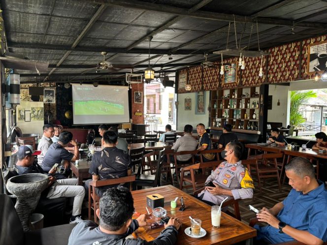 
 Polres Berau Gelar Nobar Piala Dunia 2026 Bersama Warga, Perkuat Kebersamaan dan Jaga Kamtibmas