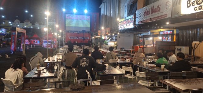 
 Nobar Piala Dunia 2026 Kanada vs Bosnia, Dit Intelkam Polda Kaltim Bangun Kedekatan dengan Masyarakat