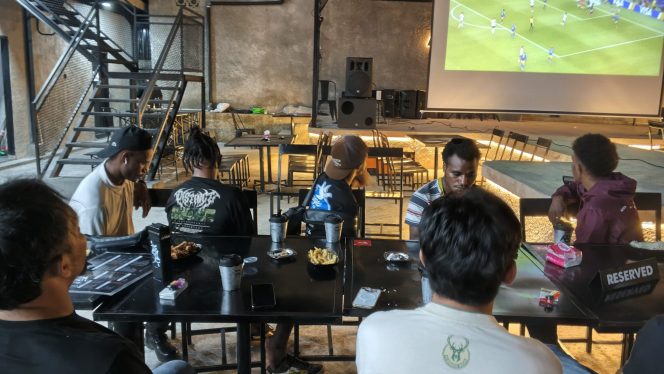
 Dit Intelkam Polda Kaltim Gelar Nobar Jerman vs Curacao, Pererat Hubungan dengan Mahasiswa dan Masyarakat