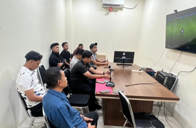 
 Semarak Hari Bhayangkara ke-80, Sat Intelkam Polres Berau Nobar Piala Dunia 2026 Bersama Tokoh Pemuda