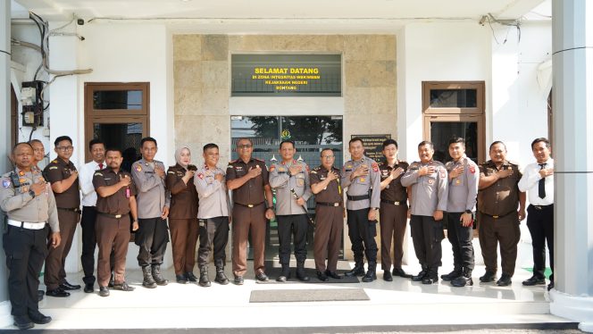 
 Kapolres Bontang Jalin Silaturahmi dengan Kepala Kejaksaan Negeri, Perkuat Sinergitas Penegakan Hukum