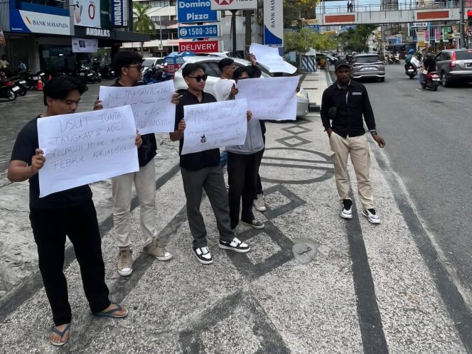 
 Massa Gelar Aksi Damai di Balikpapan, Sampaikan Empat Aspirasi kepada Kejaksaan Agung