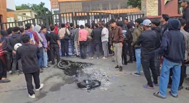 
 Aksi Damai AKAL SEHAT di Kejati Kaltim, Soroti Transparansi Penegakan Hukum
